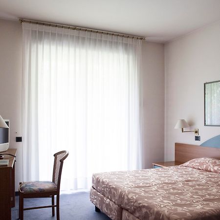 Roero Park Hotel Sommariva Perno Экстерьер фото