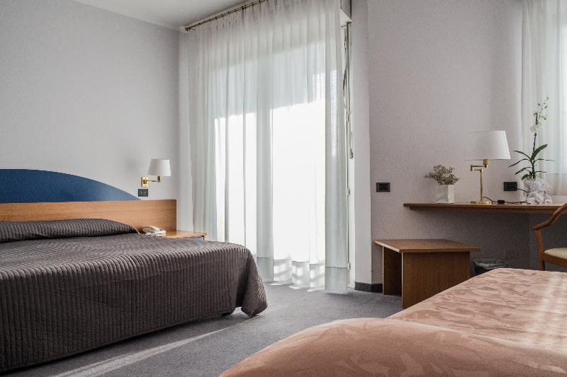 Roero Park Hotel Sommariva Perno Экстерьер фото
