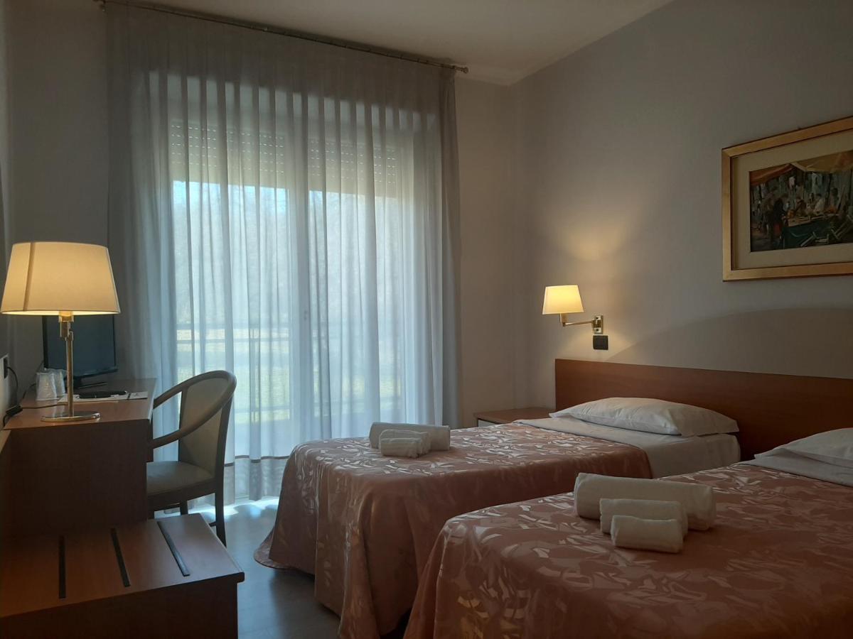 Roero Park Hotel Sommariva Perno Экстерьер фото