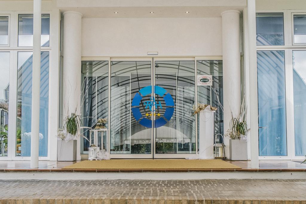 Roero Park Hotel Sommariva Perno Экстерьер фото