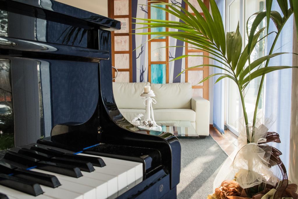 Roero Park Hotel Sommariva Perno Экстерьер фото