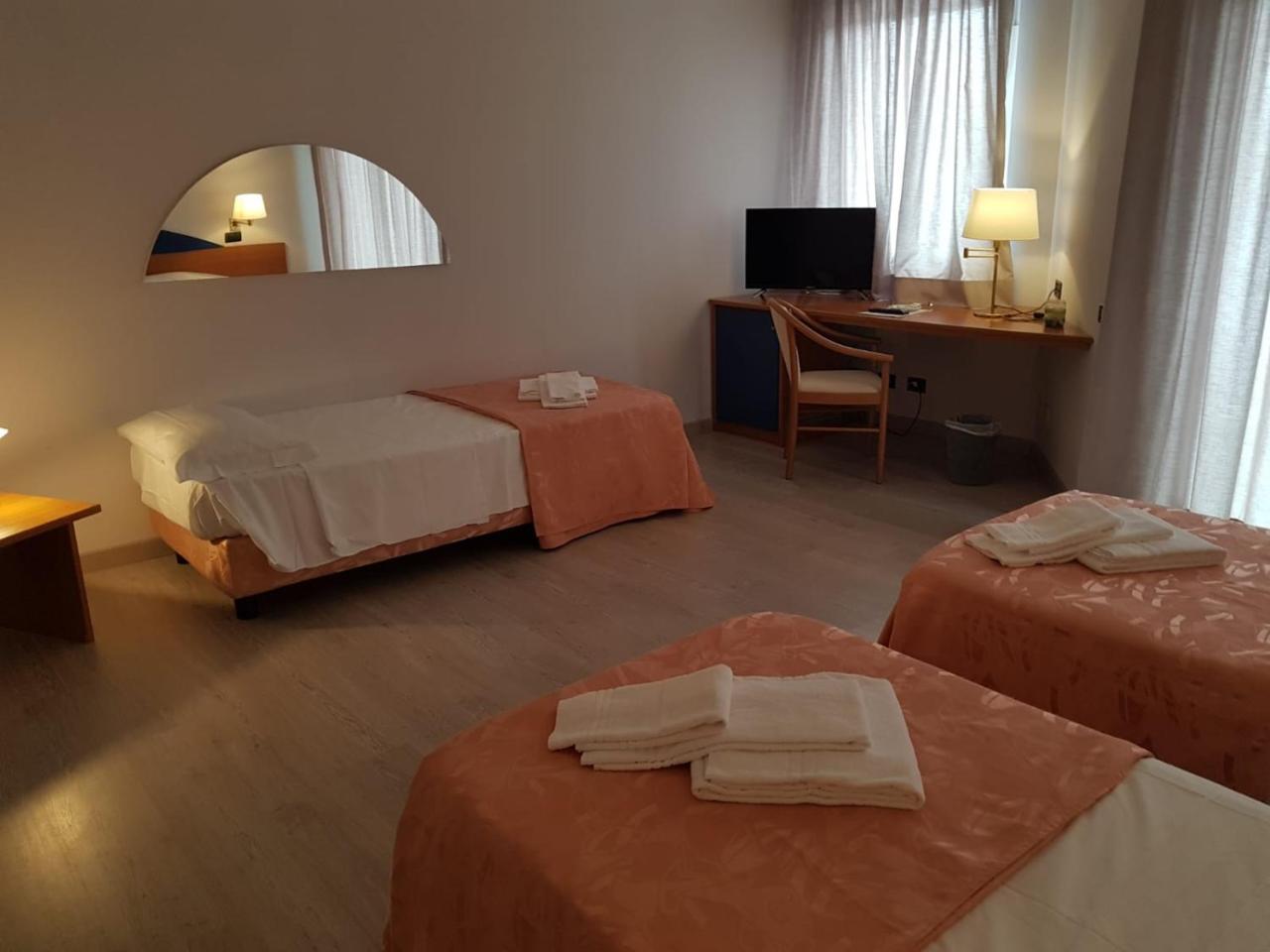 Roero Park Hotel Sommariva Perno Экстерьер фото