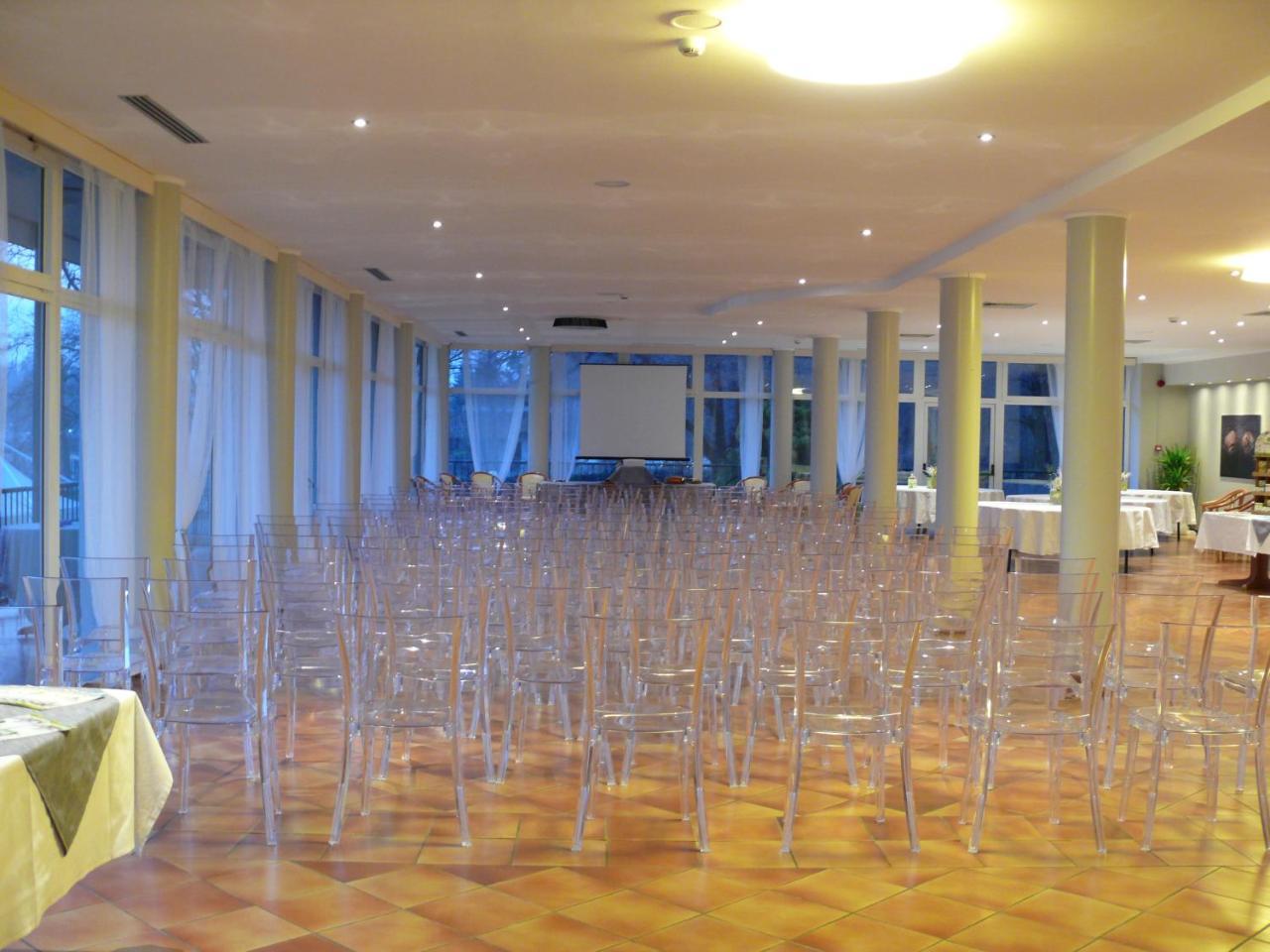 Roero Park Hotel Sommariva Perno Экстерьер фото